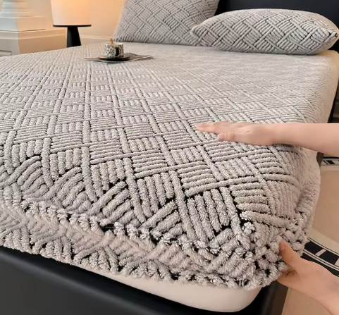 Cozy Plush Coral Fleece Fitted Bed Sheet with 360° Elastic Band