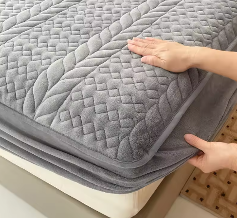 Ultimate Warmth Quilted Bed Cover - Plush Fleece Mattress Protector with 360° Elastic