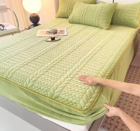 Ultimate Warmth Quilted Bed Cover - Plush Fleece Mattress Protector with 360° Elastic